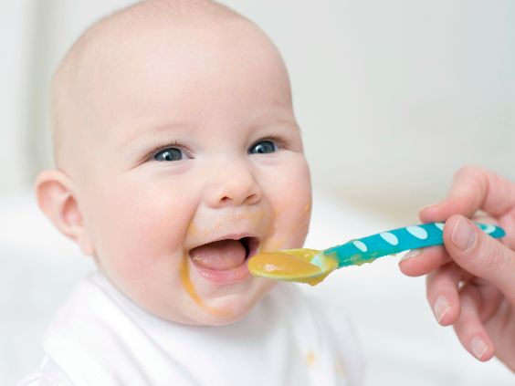 Tell-Tale Signs Your Baby Is Ready for Solid Food, and What to Feed Him